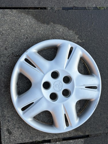 Toyota avensis wheel trim - toyota,