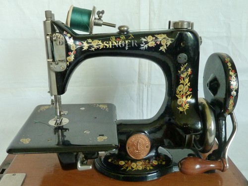 Singer sewing machine 61 - sewing,