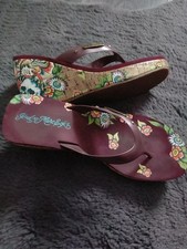 womans wedges size 5 tattoo design skull eagle red by marc ecko burgundy 