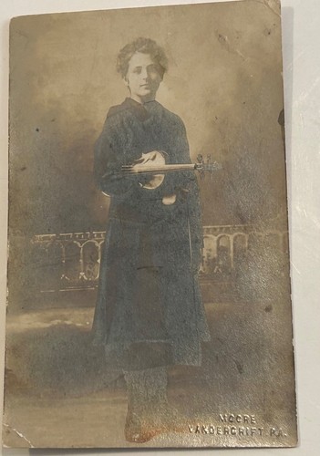Famous violinist ethel barns - violinist,