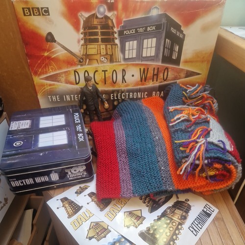 Who knitted scarf - dr,