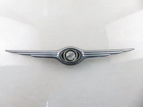 Chrysler voyager 2002 - chrysler, badge