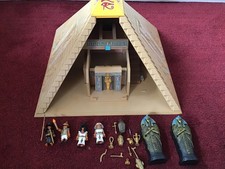 playmobil pyramid with figures
