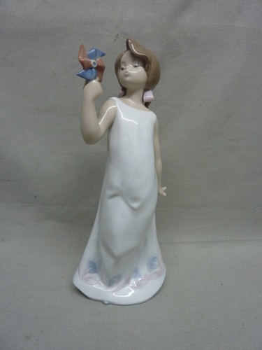 Lladro pretty pinwheel - "pretty,