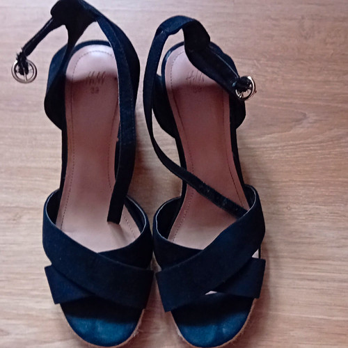 Black strappy wedge - h&m,
