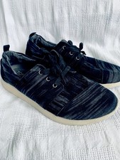 ladies shoes size 5 (38) TOMS grey lace up sport flat sneakers deck Christmas 