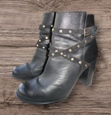 Faith black leather block