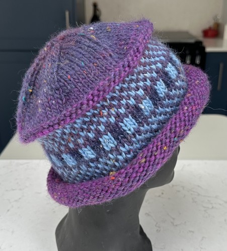 Chunky hand knitted roll brim - hand,