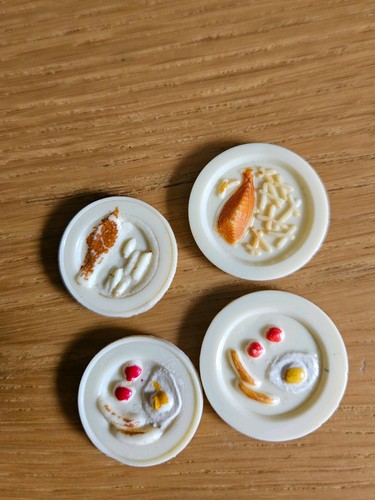 Vintage dolls house - dolls, plates