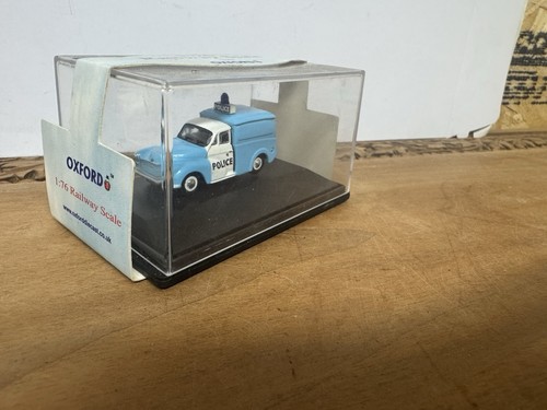 Oxford diecast morris - oxford,