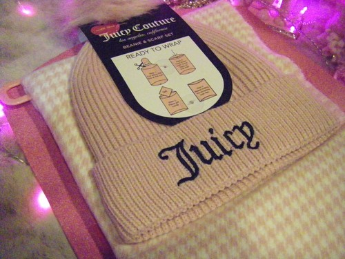 Juicy couture beanie scarf - juicy,