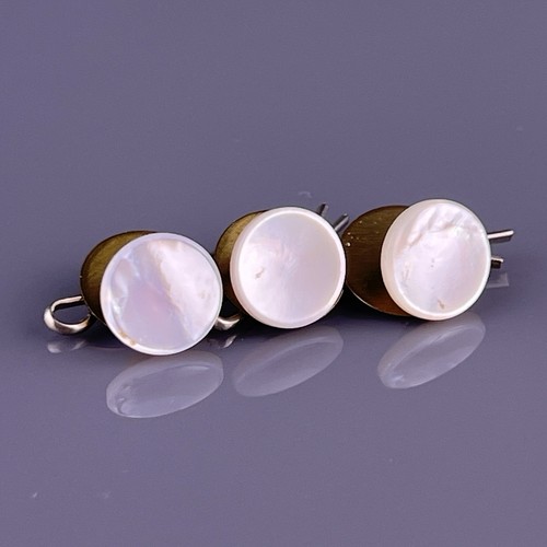 White mother pearl cotter - of,