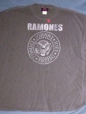 Ramones Distressed logo t shirt  mens size XL 