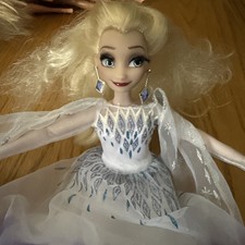 Disney Princess Style Series Holiday Elsa Fashion Doll Frozen 
