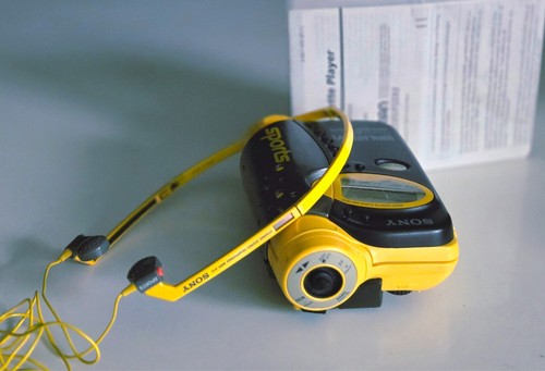 Sony sports yellow - sony,