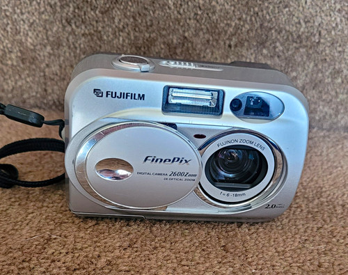 Fujifilm finepix 2600z - fujifilm, compact