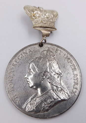 Vtg commemorative medal queen - commemorative,