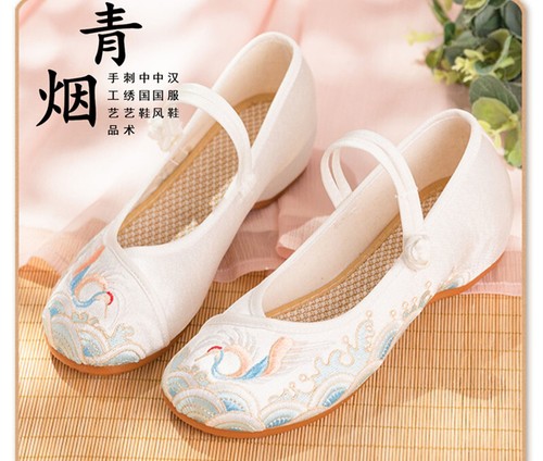 Women embroidered cloth shoes - cloth,