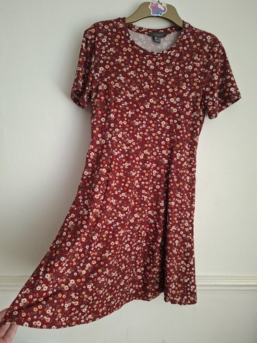 Primark burgundy floral round - floral,