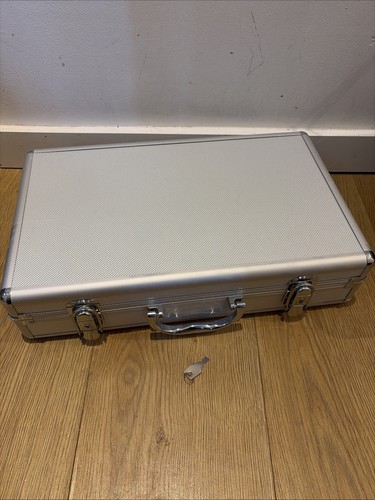 Small coin carrying case - small,