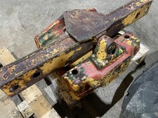 Front axle pivot / tombstone