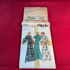 Style 1392 Lined Dress Size 20