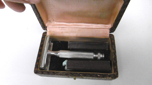 Old razor gillette made - old,