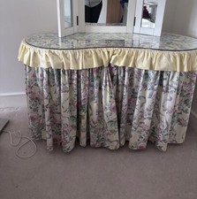 Vintage Kidney Shaped Dressing