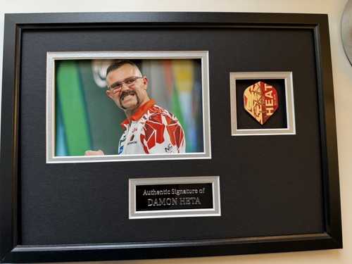 Damon heta hand signed - damon, darts