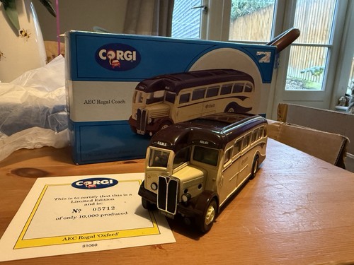 Corgi aec regal coach bus - corgi, 1/50
