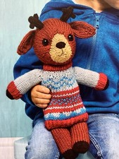 TOY REINDEER KNITTING PATTERN KNIT A CHRISTMAS GIFT USES ARAN YARN VGC