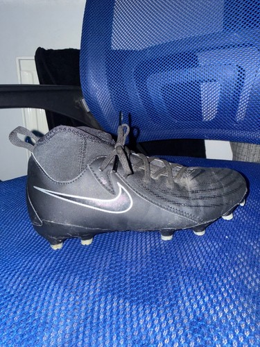 Nike football shoes will come - (will,