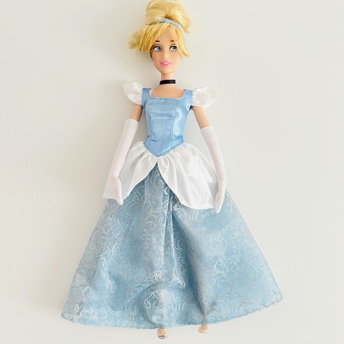 Disney store classic doll - classic,