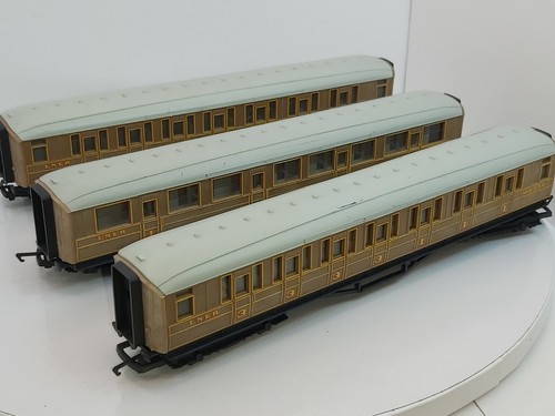 Hornby lner teak coaches - hornby,