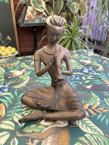 Metal bronze resin statue - bronze/, /
