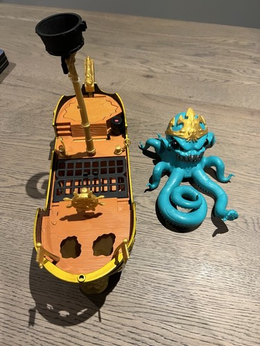 Toy pirate ship with - , octopus