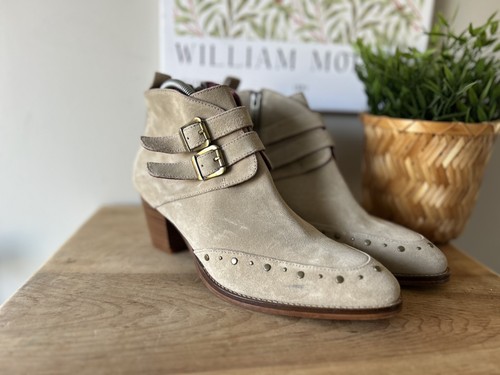 Brand new duo boots - new, beige