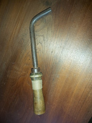 Antique oak hand crank - oak,
