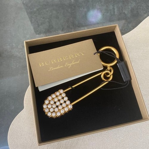 Burberry crystal safety pin - burberry,