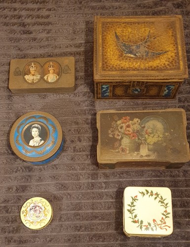 Set collectable antique - of,