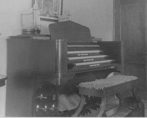 1940s organ console - organ,
