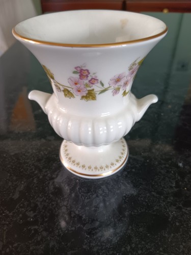Wedgewood small urn vase - ,