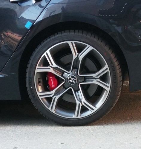 Wheel center hub - wheel, cap
