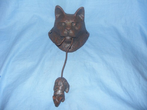 Cat and mouse - cat, door