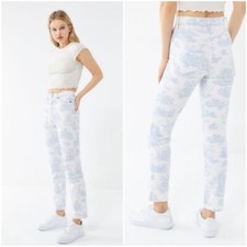 Urban Outfitters x Laura