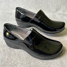 New Work Wonders Walking Black