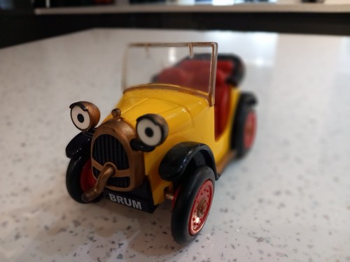 Vintage brum little yellow - vintage,