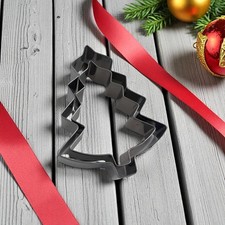 2 x Christmas Tree Cookie Cutters, Metal