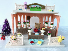Sylvanian Families Blooming Flower Shop plus Figure & Christmas tree bundle