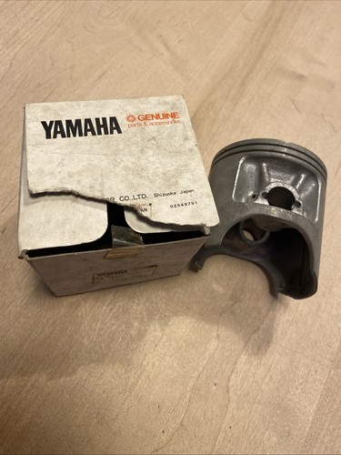 Genuine yamaha yz465 piston - yamaha,